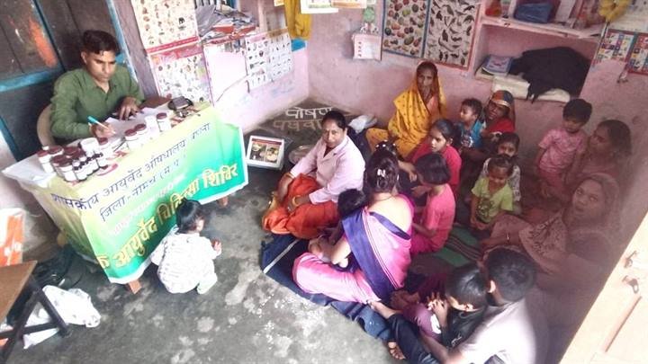बघाना में आयुर्वेद चिकित्‍सा शिविर - 42 रोगियों ने लिया लाभ
