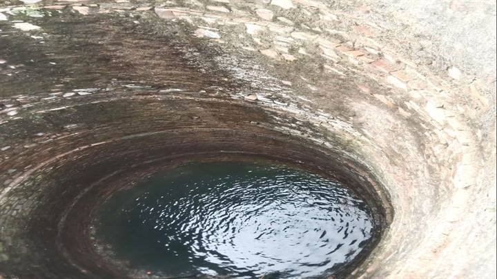 जल गंगा संवर्धन अभियान: मोरवन में जनसहयोग से कुएं की मरम्मत एवं सफाई कीस्वच्छ हुआ पेयजल