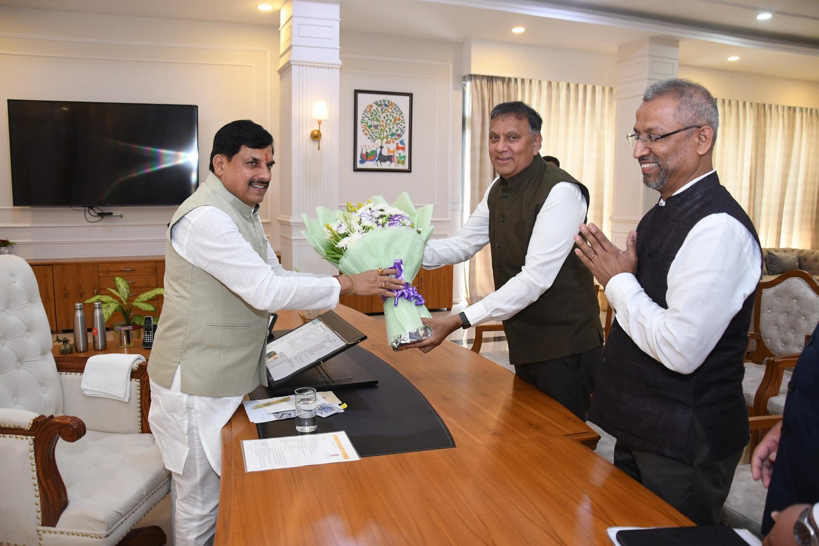 एमपी में ऊर्जा क्षेत्र में मेगा प्लान, ग्रीनको ग्रुप करेगा बड़ा विस्तार एमपी बनेगा ग्रीन एनर्जी हब! ग्रीनको ग्रुप ने बढ़ाए निवेश के कदम