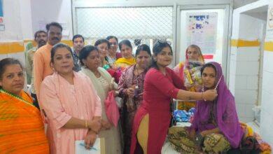 नवरात्रि के पावन पर्व दुर्गा अष्टमी के शुभ अवसर पर आराध्या वेलफेयर सोसाइटी द्वारा किया गया बेटी को जन्म देने वाली माताओ का सम्मान नवरात्रि के पावन पर्व दुर्गा अष्टमी के शुभ अवसर पर आराध्या वेलफेयर सोसाइटी द्वारा किया गया बेटी को जन्म देने वाली माताओ का सम्मान