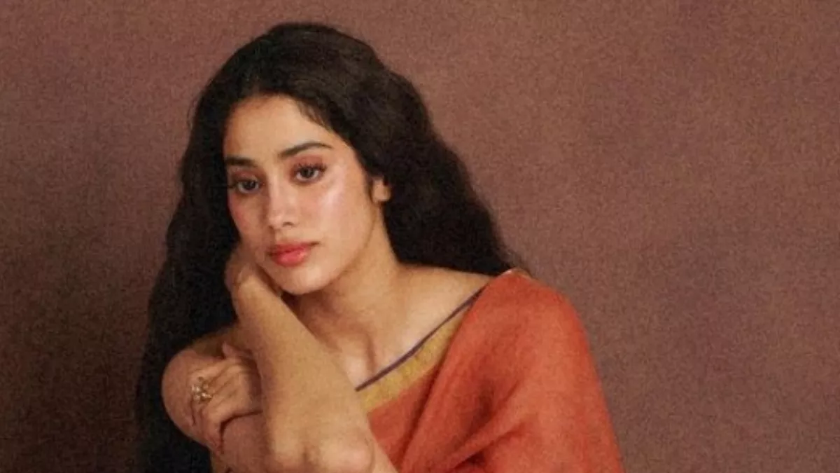 Devara से सामने आया जाह्नवी कपूर का फर्स्ट लुक, जूनियर एनटीआर की फिल्म में गांव की छोरी बनकर छा गयीं एक्ट्रेस