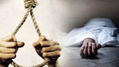 अज्ञात कारणों के चलते 23 वर्षीय युवक ने फांसी लगाकर की आत्महत्या अज्ञात कारणों के चलते 23 वर्षीय युवक ने फांसी लगाकर की आत्महत्या