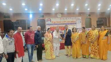 एक शाम दिवाकर के नाम भक्ति भजन संध्या में उमड़े समाज जन एक शाम दिवाकर के नाम भक्ति भजन संध्या में उमड़े समाज जन