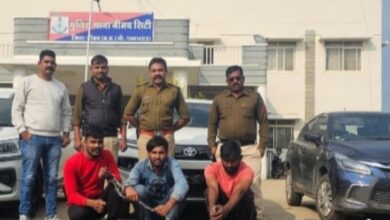 Toyota Showroom टोयोटा शोरूम पर हुई कार चोरी का पर्दाफाश,चोरी की गई 2 कार सहित घटना में प्रयुक्त कार मारूती अर्टिगा जप्त,03 आरोपी गिरफ्तार Oh My God 1 Toyota Showroom टोयोटा शोरूम पर हुई कार चोरी का पर्दाफाश,चोरी की गई 2 कार सहित घटना में प्रयुक्त कार मारूती अर्टिगा जप्त,03 आरोपी गिरफ्तार Oh My God 1