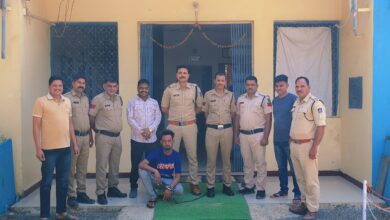 कुकडेश्वर पुलिस को मिली बड़ी सफलता .  म प्र. एवं राजस्थान के विभिन्न थानो में   अवैध मादक पदार्थ तस्करी, नकबजनी एवं मारपीट के मामले में फरार चल रहे 17,000 हजार रूपये के ईनामी स्थाई वारंटी को पकडने में मिली सफलता