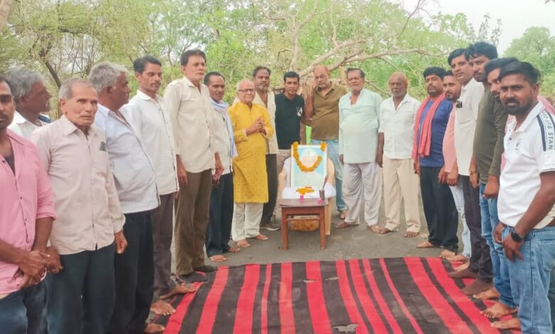 कांग्रेस कार्यकर्ता द्वारा देश के प्रथम प्रधानमंत्री श्री पंडित जवाहरलाल नेहरू की पुण्यतिथि मनाई कांग्रेस कार्यकर्ता द्वारा देश के प्रथम प्रधानमंत्री श्री पंडित जवाहरलाल नेहरू की पुण्यतिथि मनाई
