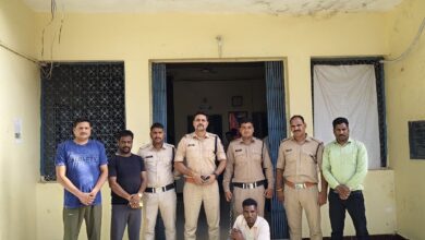 कुकडेश्वर पुलिस को मिली बड़ी सफलता ****  कुल्हाडी से पत्नी का गला काट कर हत्या करने वाला फरार आरोपी पति गिरफ्तार, पुलिस थाना कुकडेश्वर को आरोपी पति को 36 घण्टे के अंदर गिरफ्तार करने में मिली सफलता