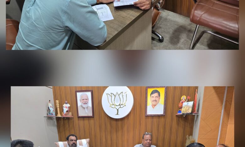 मनासा विधायक श्री अनिरुद्ध माधव मारू ने कार्यपालन यंत्री MPEB की बैठक ली मनासा विधायक श्री अनिरुद्ध माधव मारू ने कार्यपालन यंत्री MPEB की बैठक ली