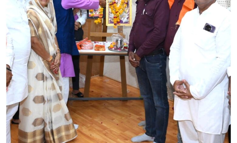 धनगर समाज की आराध्य लोकमाता देवी अहिल्या बाई की 300 वी जन्म जयंती के उपलक्ष्य में धनगर गायरी समाज का प्रतिभा सम्मान समारोह एवं करियर गाइडेन्स शिविर सम्पन्न धनगर समाज की आराध्य लोकमाता देवी अहिल्या बाई की 300 वी जन्म जयंती के उपलक्ष्य में धनगर गायरी समाज का प्रतिभा सम्मान समारोह एवं करियर गाइडेन्स शिविर सम्पन्न