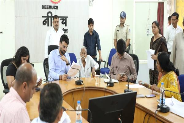 अतिक्रमण हटाने संबंधी आवेदनों पर तत्काल मौके पर जाकर अतिक्रमण हटवाएं- श्री चंद्रा अतिक्रमण हटाने संबंधी आवेदनों पर तत्काल मौके पर जाकर अतिक्रमण हटवाएं- श्री चंद्रा