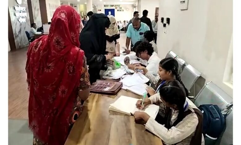 नीमच में विद्यार्थियों की कलम बनी गरीबों की आवाज़, कलेक्टर की पहल से बदल रही तस्वीर