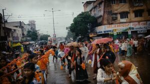 विजिया मित्र मंडल द्वारा नीमच से नीलकंठ महादेव तक 23वीं पैदल कावड़ यात्रा तेज बरसात भी नहीं रुके आस्था के कदम, महादेव का अभिषेक और भजन संध्या से हुआ विश्राम,
