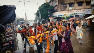विजिया मित्र मंडल द्वारा नीमच से नीलकंठ महादेव तक 23वीं पैदल कावड़ यात्रा तेज बरसात भी नहीं रुके आस्था के कदम, महादेव का अभिषेक और भजन संध्या से हुआ विश्राम,