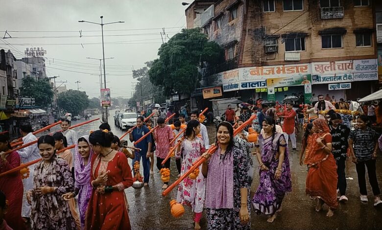 विजिया मित्र मंडल द्वारा नीमच से नीलकंठ महादेव तक 23वीं पैदल कावड़ यात्रा तेज बरसात भी नहीं रुके आस्था के कदम, महादेव का अभिषेक और भजन संध्या से हुआ विश्राम, विजिया मित्र मंडल द्वारा नीमच से नीलकंठ महादेव तक 23वीं पैदल कावड़ यात्रा तेज बरसात भी नहीं रुके आस्था के कदम, महादेव का अभिषेक और भजन संध्या से हुआ विश्राम,