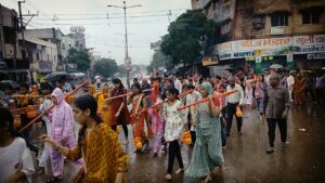 विजिया मित्र मंडल द्वारा नीमच से नीलकंठ महादेव तक 23वीं पैदल कावड़ यात्रा तेज बरसात भी नहीं रुके आस्था के कदम, महादेव का अभिषेक और भजन संध्या से हुआ विश्राम,