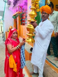 महामाया लाला फूला माता के मंदिर पर नवनिर्मित शिखर पर हुई कलश स्थापना