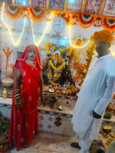 महामाया लाला फूला माता के मंदिर पर नवनिर्मित शिखर पर हुई कलश स्थापना