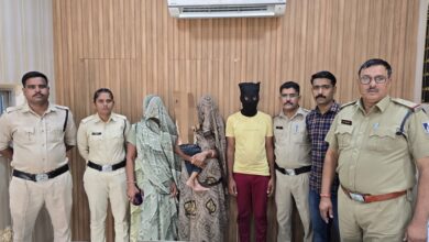 मनासा पुलिस थाने को मिली बड़ी सफलता दिनदहाड़े हुई चोरी की घटना में लिप्त आरोपियों को 20 घंटे में किया  गिरफ्तार आभूषण किए जप्त थाना प्रभारी शिव रघुवंशी को पुलिस कप्तान अंकित जायसवाल ने किया सम्मानित 