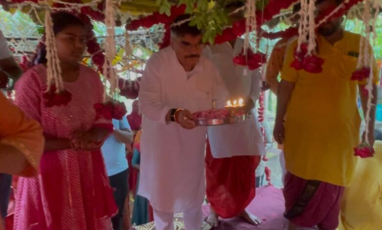श्री कमलनांदगिरी महाराज को गुरु पूर्णिमा पर्व पर किया* *स्मरणचमत्कारी शिव शक्ति धाम पर उमडे भक्त*, समाजसेवी *श्री अशोक अरोरा ने पूजी चरण पादूका, संतो का भी दिखा जमावाड़ा*, श्री कमलनांदगिरी महाराज को गुरु पूर्णिमा पर्व पर किया* *स्मरणचमत्कारी शिव शक्ति धाम पर उमडे भक्त*, समाजसेवी *श्री अशोक अरोरा ने पूजी चरण पादूका, संतो का भी दिखा जमावाड़ा*,