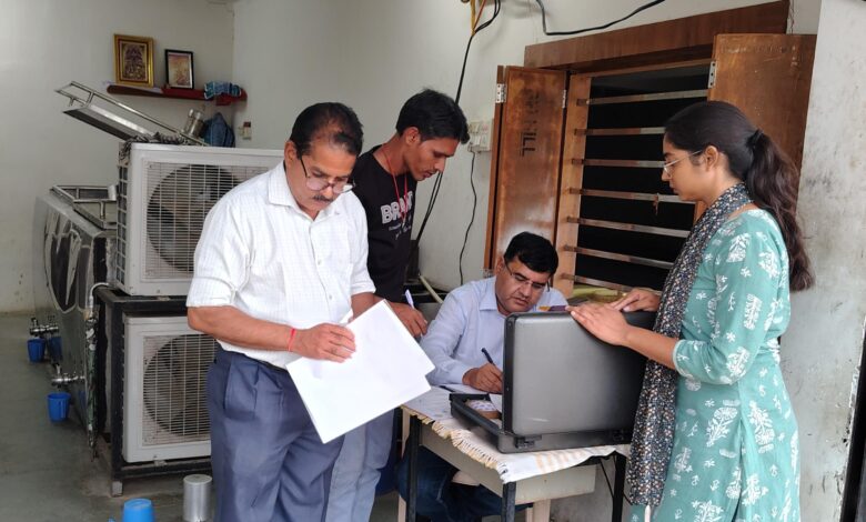 खाद्य एवं औषधि प्रशासन की कार्यवाही रामपुरा मनासा में दूध ,घी, पनीर आदि के 14 नमूने लिए गए खाद्य एवं औषधि प्रशासन की कार्यवाही रामपुरा मनासा में दूध ,घी, पनीर आदि के 14 नमूने लिए गए