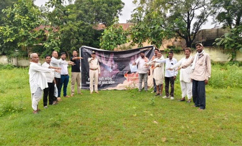 रामपुरा थाना परिसर में ‘‘नशें से दूरी हे जरूरी‘‘ जागरूकता अभियान का आयोजन रामपुरा थाना परिसर में ‘‘नशें से दूरी हे जरूरी‘‘ जागरूकता अभियान का आयोजन