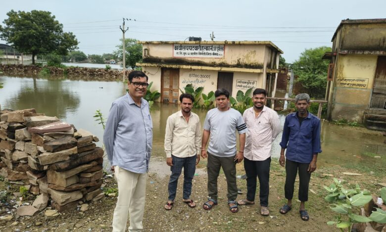 ग्रामीण अंचल में लगातार 2 दिन की बारिश बनी आफत और मुसीबत का कारण ग्रामीण अंचल में लगातार 2 दिन की बारिश बनी आफत और मुसीबत का कारण