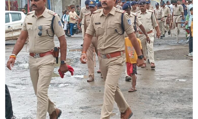 आगामी त्यौहार मोहर्रम को दृष्टिगत् रखते हुए पुलिस ने किये पुख्ता इंतजाम: संवेदनशील क्षेत्रों में किया पैदल फ्लैग मार्च आगामी त्यौहार मोहर्रम को दृष्टिगत् रखते हुए पुलिस ने किये पुख्ता इंतजाम: संवेदनशील क्षेत्रों में किया पैदल फ्लैग मार्च