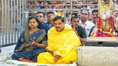 श्रावण के पवित्र माह में सपत्नीक भगवान श्रीमहाकाल की भस्मारती में हुए शामिल मुख्यमंत्री डॉ. यादव, Best Wishes 1