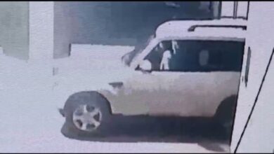 केरी गांव में एक मकान पर अंधाधुंध फायरिंग, सीसीटीवी फुटेज के आधार पर आरोपियों की पहचान और तलाश जारी