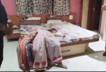 नीमच के समता चौराहा के पास मल्टी में महिला की संदिग्ध मौत, परिजनों ने जताई हत्या की आशंका, मौके पर एसपी अंकित जायसवाल और पुलिस टीम पहुंचकर जाँच में जुटी 
