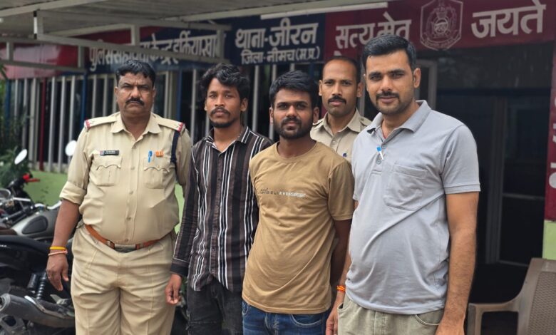 1.20 लाख की अफीम के साथ दो तस्कर गिरफ्तार, बोतल में स्कीम बनाकर ले जा रहे थे अफीम 1.20 लाख की अफीम के साथ दो तस्कर गिरफ्तार, बोतल में स्कीम बनाकर ले जा रहे थे अफीम