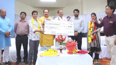 लैपटॉप के 25 हजार रुपए मिलते ही खिल उठे छात्रों के चेहरे, नीमच में मुख्यमंत्री द्वारा लैपटॉप प्रोत्साहन योजना का सीधा प्रसारण हुआ