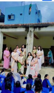 इनरव्हील डायमंड ने किया झंडावंदन,  विद्यालय को "हैप्पी स्कूल"बनाना लक्ष्य – पूजा गर्ग