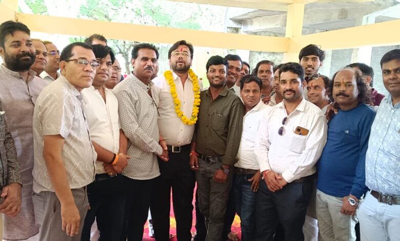 विशाल जैन बने अशासकीय शिक्षण संस्थानों के जिलाध्यक्ष जिलेभर से ईष्ट मित्रों ने दी बधाई शुभकामनाएं विशाल जैन बने अशासकीय शिक्षण संस्थानों के जिलाध्यक्ष जिलेभर से ईष्ट मित्रों ने दी बधाई शुभकामनाएं