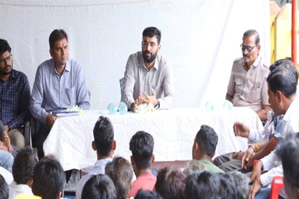 सभी पशुपालक उन्नत नस्ल का पशुपालन कर दुग्ध उत्पादन दो गुना करें-श्री चंद्रा सभी पशुपालक उन्नत नस्ल का पशुपालन कर दुग्ध उत्पादन दो गुना करें-श्री चंद्रा