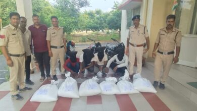 जीरन पुलिस को बड़ी सफलता: लूट के चार आरोपी गिरफ्तार, सोयाबीन-अलसी-गेहूं के कट्टे, चांदी और तीन बाइक जप्त