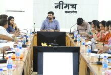 जिले की सभी सड़कों के शोल्‍डर सड़क सुरक्षा मानकों अनुसार सुनिश्चित करें-श्री चंद्रा