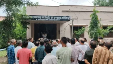 श्मशान घाट विश्राम स्थल की मांग को लेकर  नगर वासी हुए लामबंद सौपा ज्ञापन