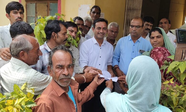 सोयाबीन फसल नुकसान को लेकर किसानों का प्रदर्शन: नुकसान एवं फसल बीमा मुआवजे को लेकर सोपा ज्ञापन सोयाबीन फसल नुकसान को लेकर किसानों का प्रदर्शन: नुकसान एवं फसल बीमा मुआवजे को लेकर सोपा ज्ञापन