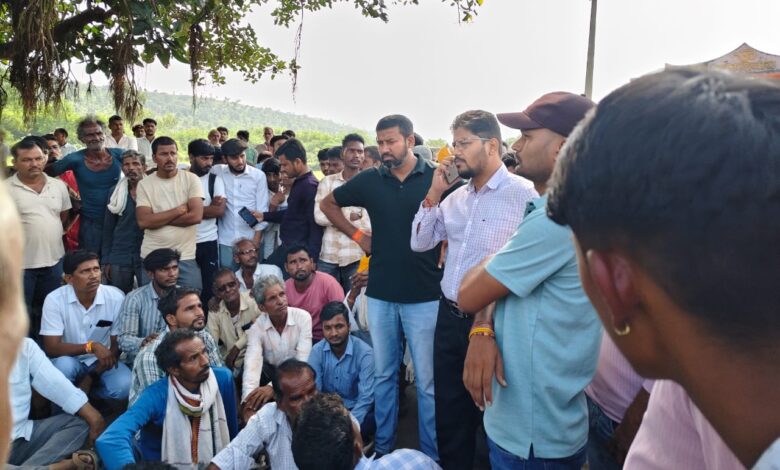 बाइक और बस की टक्कर में युवक की मौत दो अन्य गंभीर घायल जिला चिकित्सालय के लिए रेफर बाइक और बस की टक्कर में युवक की मौत दो अन्य गंभीर घायल जिला चिकित्सालय के लिए रेफर