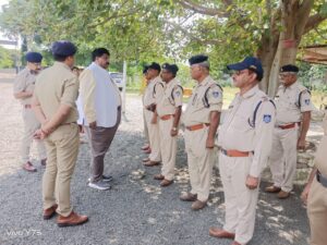 अतिरिक्त पुलिस महानिदेषक उज्जैन श्री उमेष जोगा एवं पुलिस उप महानिरीक्षक रतलाम रेंज श्री निमिष पहुंचे रामपुरा थाना किया ओचक निरीक्षण त्योहारों को लेकर दिए विशेष निर्देश