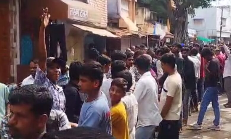 नगर में झमाझम के बाद घास भेरुजी पहुंचे निज धाम नगर में निकली घास भेरू जी की सवारी:लोगों ने कराया नगर भ्रमण, प्रसाद चढ़ा कर रोग-कष्ट दूर करने की कामना नगर में झमाझम के बाद घास भेरुजी पहुंचे निज धाम नगर में निकली घास भेरू जी की सवारी:लोगों ने कराया नगर भ्रमण, प्रसाद चढ़ा कर रोग-कष्ट दूर करने की कामना