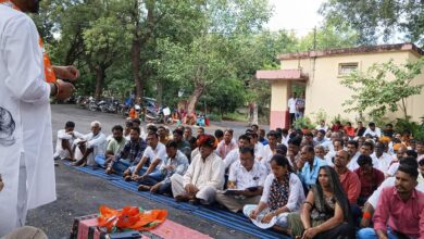 आत्मनिर्भर भारत पर भाजपा की कार्यशाला: भाजपा कार्यकर्ताओं और ग्रामीणों ने स्वदेशी अपनाने का संकल्प लिया आत्मनिर्भर भारत पर भाजपा की कार्यशाला: भाजपा कार्यकर्ताओं और ग्रामीणों ने स्वदेशी अपनाने का संकल्प लिया