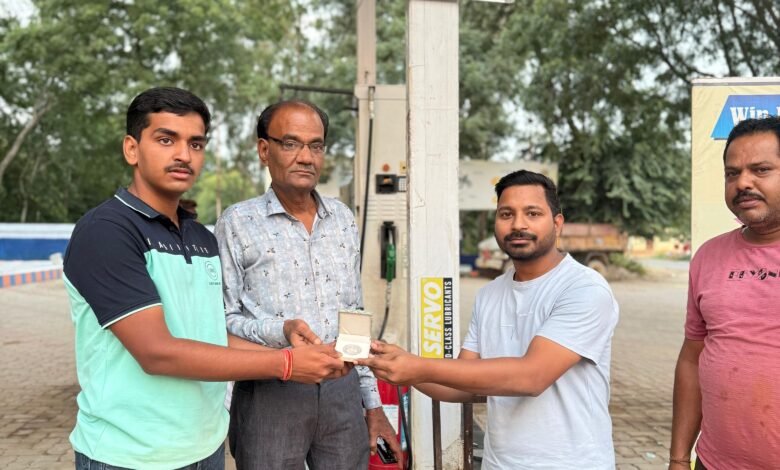 रामपुरा खाबिया पेट्रोल पम्प पर पेट्रोल डीजल भरवाने पर दीपावली ऑफर आकर्षक इनामी उपहार जीतने का मौका रामपुरा खाबिया पेट्रोल पम्प पर पेट्रोल डीजल भरवाने पर दीपावली ऑफर आकर्षक इनामी उपहार जीतने का मौका