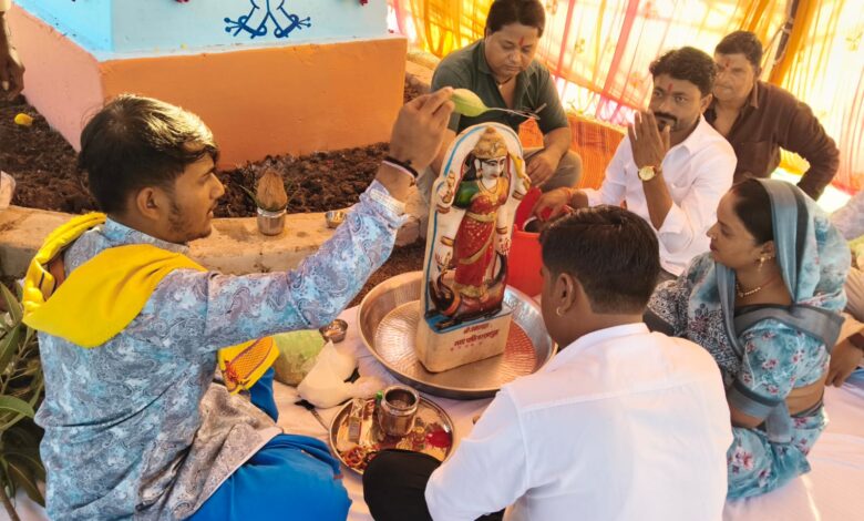जडेलिया भैरू की पूजा अर्चना के साथ हुआ गंगा माता मेले का शुभारंभ गंगा माता के प्रतिमा को मेला प्रांगण में किया विराजित जडेलिया भैरू की पूजा अर्चना के साथ हुआ गंगा माता मेले का शुभारंभ गंगा माता के प्रतिमा को मेला प्रांगण में किया विराजित