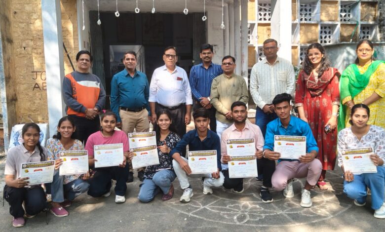 जिला स्तरीय युवा उत्सव में रामपुरा महाविद्यालय के छात्रों ने फहराया जीत का परचम