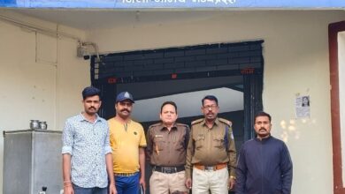 विगत 03 वर्षो से फरार धोखाधडी के आरोपी को थाना रामपुरा पुलिस द्वारा अहमदाबाद गुजरात से गिरफ्तार करने मे मिली सफलता विगत 03 वर्षो से फरार धोखाधडी के आरोपी को थाना रामपुरा पुलिस द्वारा अहमदाबाद गुजरात से गिरफ्तार करने मे मिली सफलता