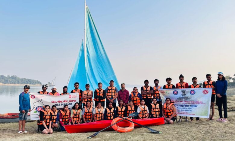 रामपुरा महाविद्यालय के नेतृत्व में हिमाचल प्रदेश में राष्ट्रीय साहसिक शिविर के अंतर्गत रोमांचक वॉटर स्पोर्ट्स गतिविधियाँ सम्पन्न*