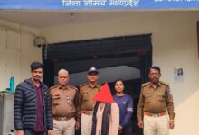 पुलिस थाना रामपुरा को मिली बडी सफलता “” ऑपरेशन मुस्कान के अंतर्गत थाना रामपुरा पुलिस द्वारा विगत 05 माह से लापता एक गुमशुदा महिला को अपने परिवार से मिलाया।