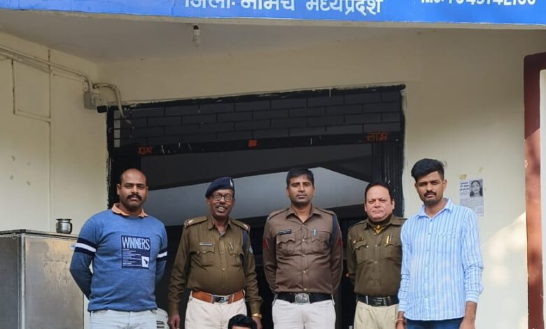 विगत 03 वर्षो से फरार 06 लाख 11 हजार 351 रूपये की धोखाधडी के आरोपी को थाना रामपुरा पुलिस द्वारा अहमदाबाद गुजरात से गिरफ्तार करने मे मिली सफलता । विगत 03 वर्षो से फरार 06 लाख 11 हजार 351 रूपये की धोखाधडी के आरोपी को थाना रामपुरा पुलिस द्वारा अहमदाबाद गुजरात से गिरफ्तार करने मे मिली सफलता ।